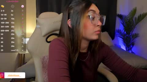 dakottaa__ online show from November 26, 12:19 am