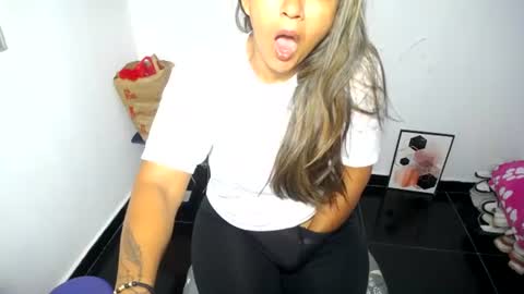 daleska_delicious1 online show from July 5, 4:19 am