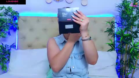 daliyaa_ online show from August 3, 12:11 pm