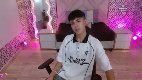 damian_tay online show from May 22, 11:39 am