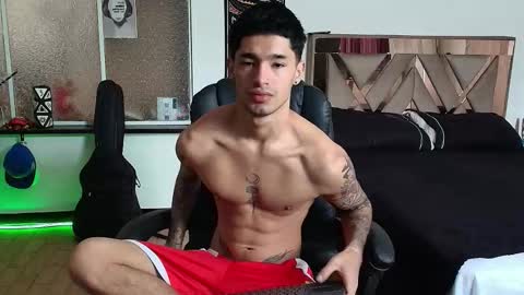 Snapshot of damon_333 chatting on October 18, 6:56 pm Damon online show from October 18, 6:56 pm