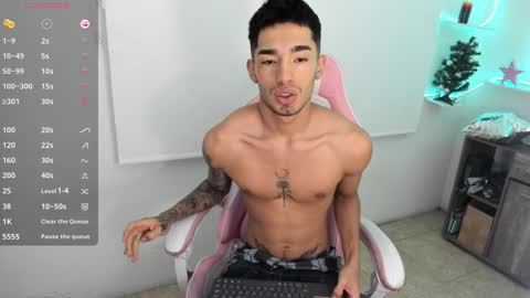 Snapshot of damon_333 chatting on January 4, 11:06 pm Damon online show from January 4, 11:06 pm