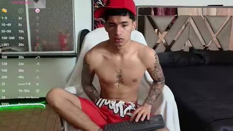 Snapshot of damon_333 chatting on September 21, 7:18 pm Damon online show from September 21, 7:18 pm