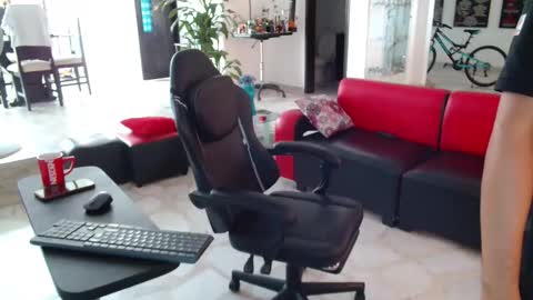 damyan_2003 online show from May 1, 2:33 pm