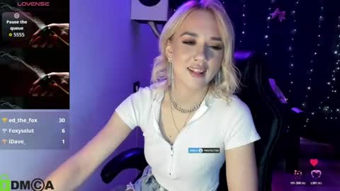 dances_queen online show from June 18, 9:14 am
