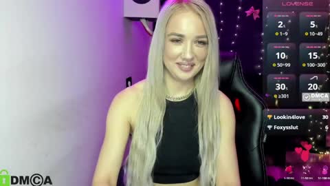 dances_queen online show from April 25, 8:05 am