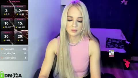 dances_queen online show from August 4, 9:05 am
