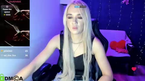 dances_queen online show from July 21, 10:39 am
