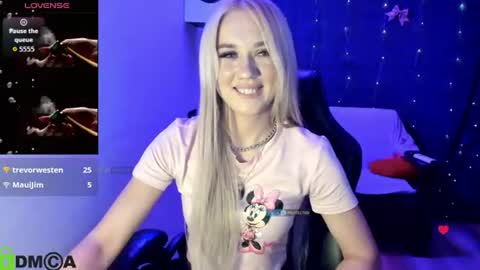 dances_queen online show from July 20, 10:39 am