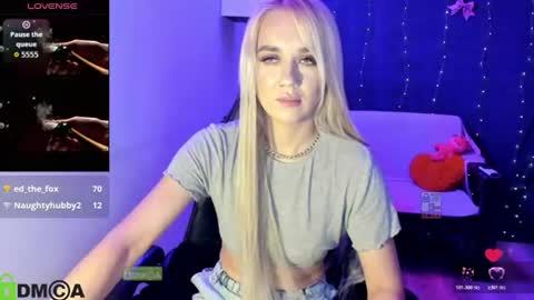 dances_queen online show from July 22, 10:50 am