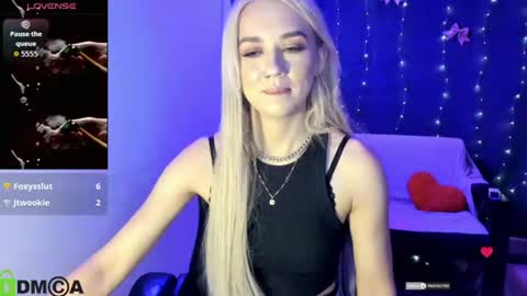 dances_queen online show from June 27, 7:36 am