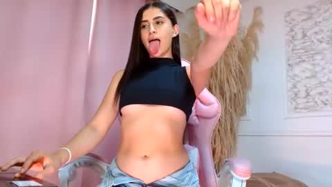 Danella Houston online show from June 16, 8:02 pm