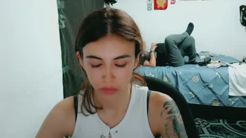 dani y jocelyn online show from April 22, 2:52 am