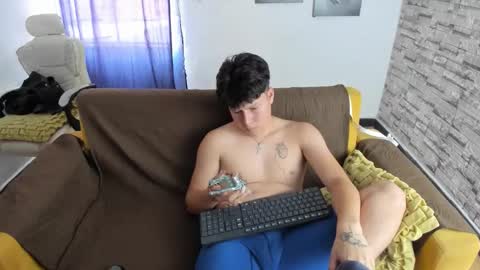 daniel_leon_c online show from April 29, 6:46 pm