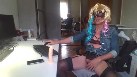 newcumer online show from February 26, 7:45 am