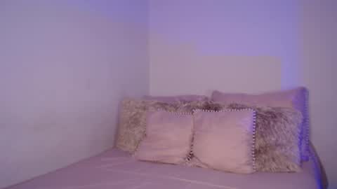 Snapshot of daniela_valencia chatting on February 18, 5:09 pm Lucia online show from February 18, 5:09 pm