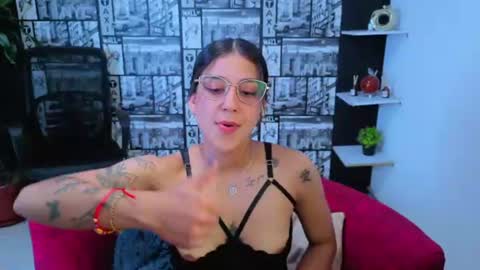 danielamonroe online show from June 20, 3:45 am