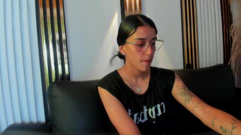danielamonroe online show from March 25, 11:22 pm