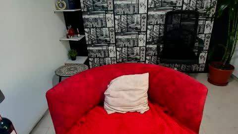 danielamonroe online show from May 3, 12:49 am