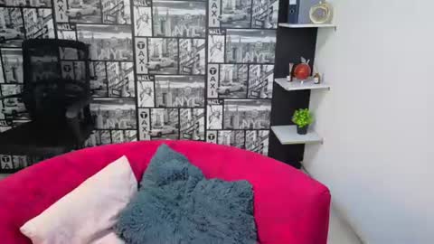 danielamonroe online show from June 17, 1:10 am