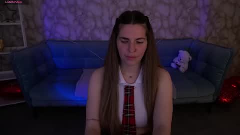 danielareign online show from April 25, 1:52 pm