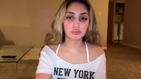 daniellarae1 online show from May 3, 5:13 am