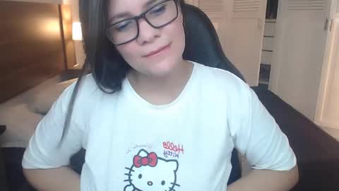 daniellerain online show from May 1, 12:04 am