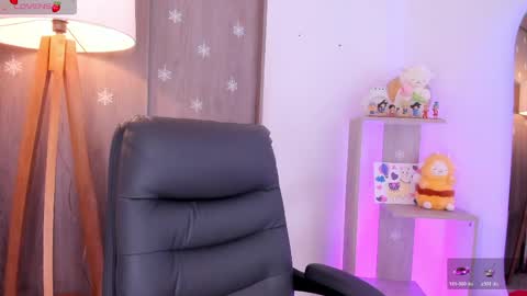 Danielle Rose online show from May 4, 11:33 pm