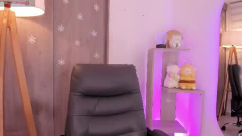 Danielle Rose online show from July 10, 11:31 pm