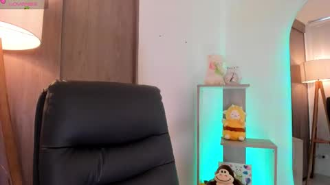 Danielle Rose online show from October 27, 9:59 pm