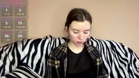 Mia online show from December 1, 7:28 am