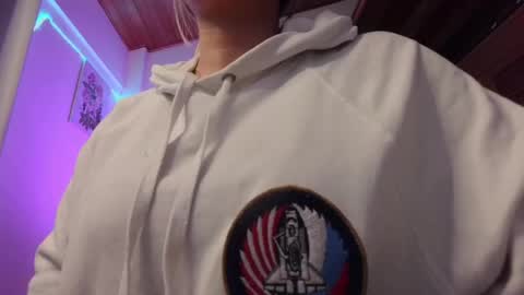 Pau online show from April 29, 10:58 pm