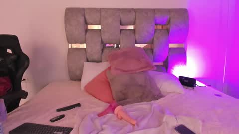 Danna online show from February 6, 2:04 pm