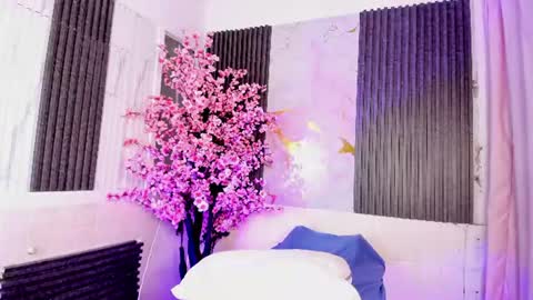 Danna Lovs online show from July 16, 11:57 am