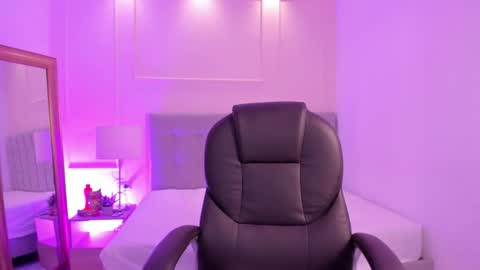 danna_palmeth online show from October 18, 3:22 am