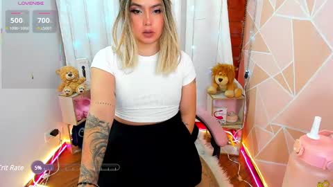 Snapshot of dannia_13 chatting on March 7, 4:34 am dannia_13 online show from March 7, 4:34 am
