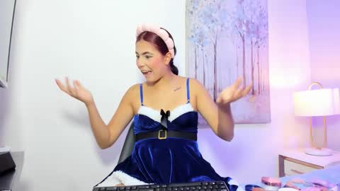 danniakross online show from December 5, 8:50 pm