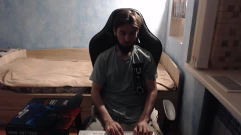 Danny online show from December 12, 1:32 am