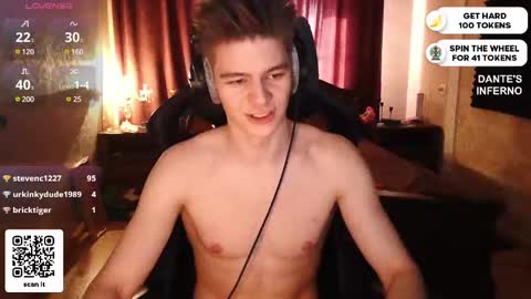 Snapshot of dantebigboi chatting on March 4, 4:17 am Daniel online show from March 4, 4:17 am