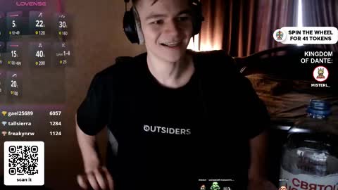 Snapshot of dantebigboi chatting on February 22, 3:34 am Daniel online show from February 22, 3:34 am