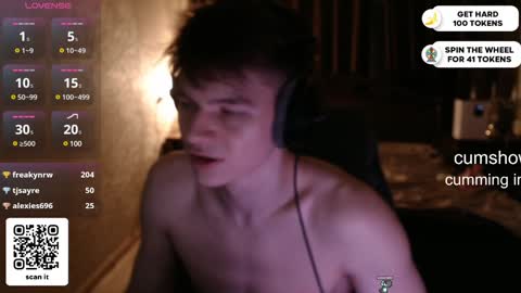 Snapshot of dantebigboi chatting on February 4, 8:38 pm Daniel online show from February 4, 8:38 pm