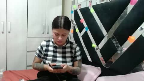 daphne877046 online show from May 12, 1:47 am