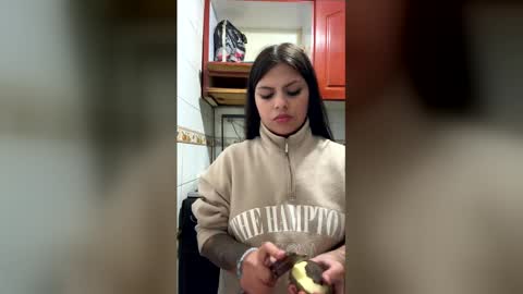 daphne877046 online show from April 23, 3:25 am