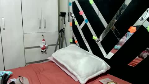 daphne877046 online show from May 14, 1:59 am