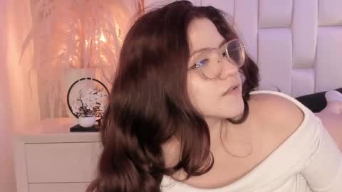 daphne_and_roger online show from April 23, 11:18 am