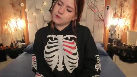 daphne_and_roger online show from October 14, 11:35 am