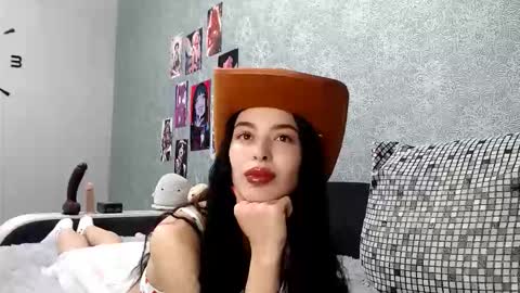 Snapshot of daphne_darkthorn chatting on October 18, 3:11 am Daphne Darkthorn online show from October 18, 3:11 am