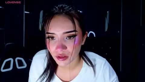 daphne_nicole_b online show from July 3, 1:05 pm