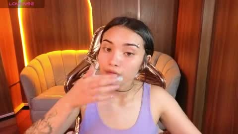 daphne_nicole_b online show from April 29, 1:05 pm