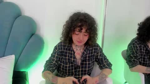 DaphneBlunt online show from October 28, 1:45 pm